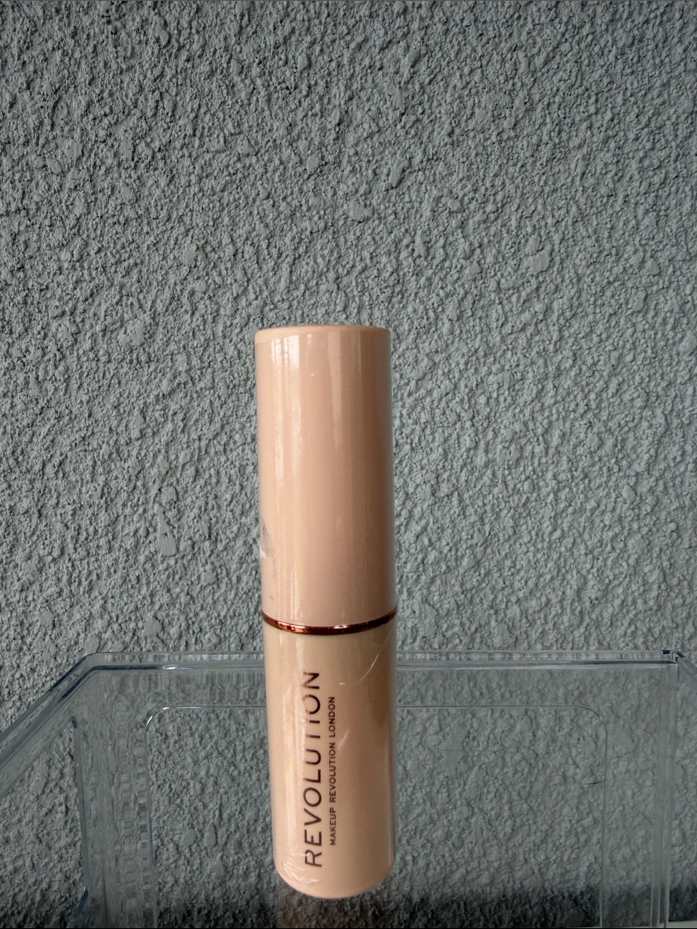 SEALED MAKEUP REVOLUTION LONDON FAST BASE STICK FOUNDATION SHADE F4